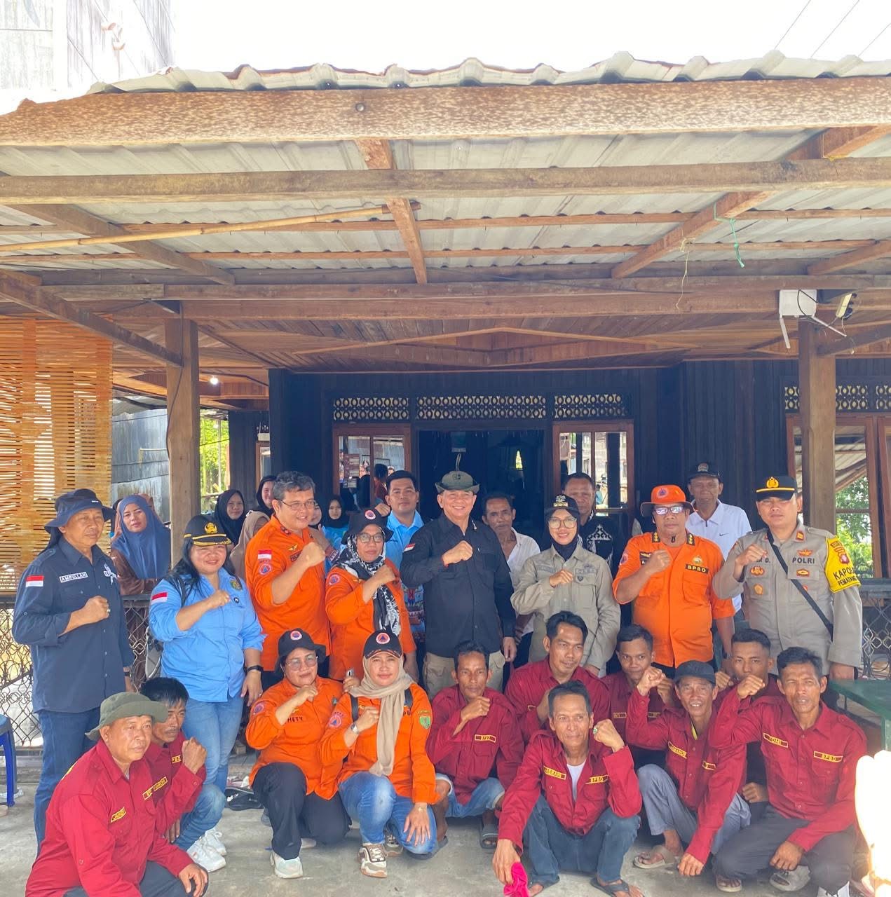 bupati-barito-timur-meninjau-langsung-lokasi-banjir-pada-desa-muara-palantau-kecamatan-pematang-karau